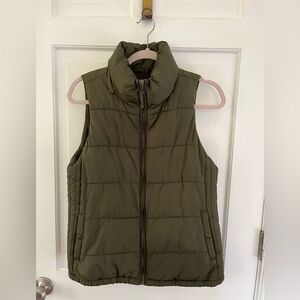 ❄️Old Navy Army Green Fleece Lined Puffer Vest Size Small